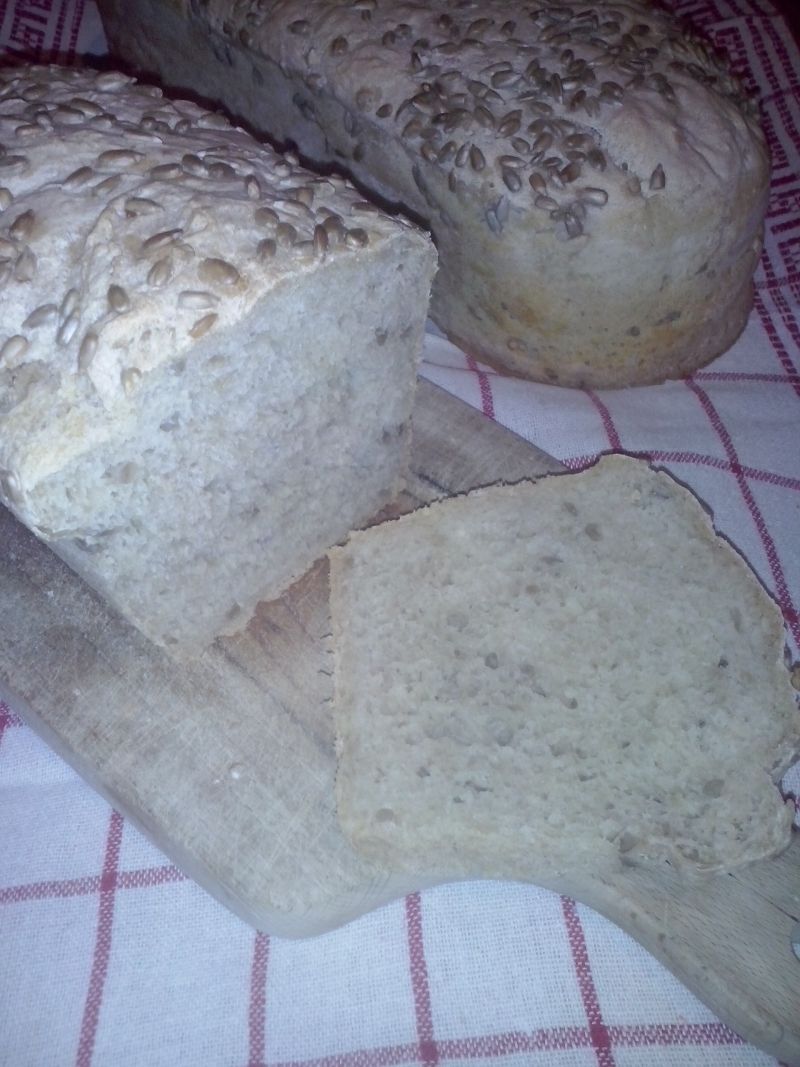 Chleb pszenno - żytni z słonecznikiem Chleb pszenno - żytni z słonecznikiem