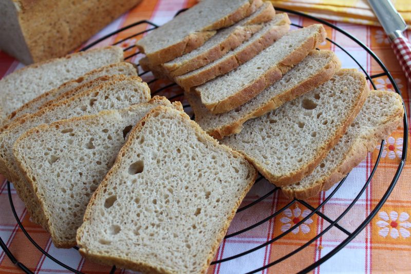Chleb pszenny z mieloną ciecierzycą na zakwasie