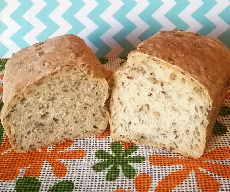 Chleb pszenny z różnymi nasionami Chleb pszenny z różnymi nasionami