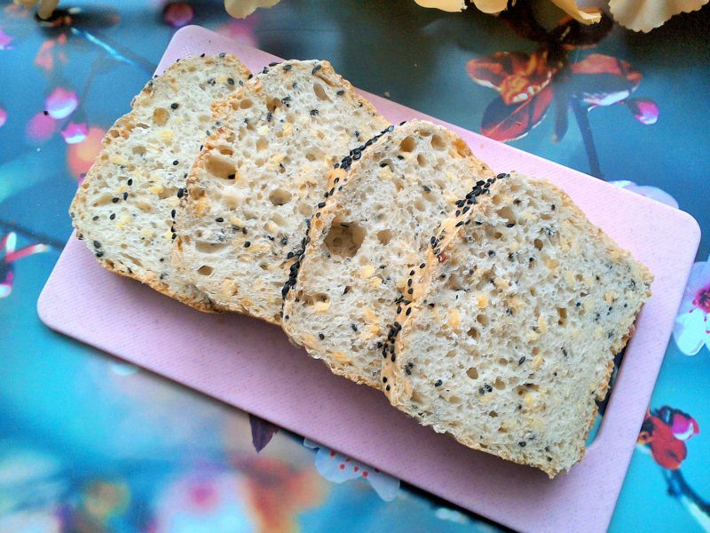 Chleb pszenny z soczewicą i jabłkiem