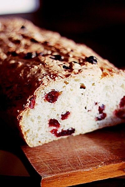 Chleb pszenny z żurawiną i otrębami pszennymi