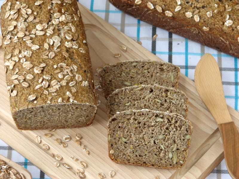 Chleb razowy na zakwasie z pestkami dyni