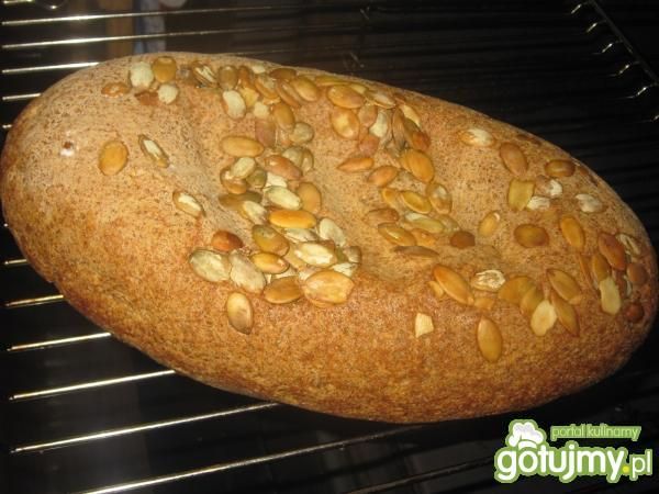 Chleb razowy z pestkami dyni