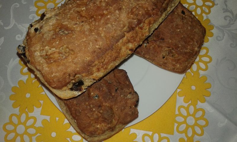 Chleb z bakaliami na piwie