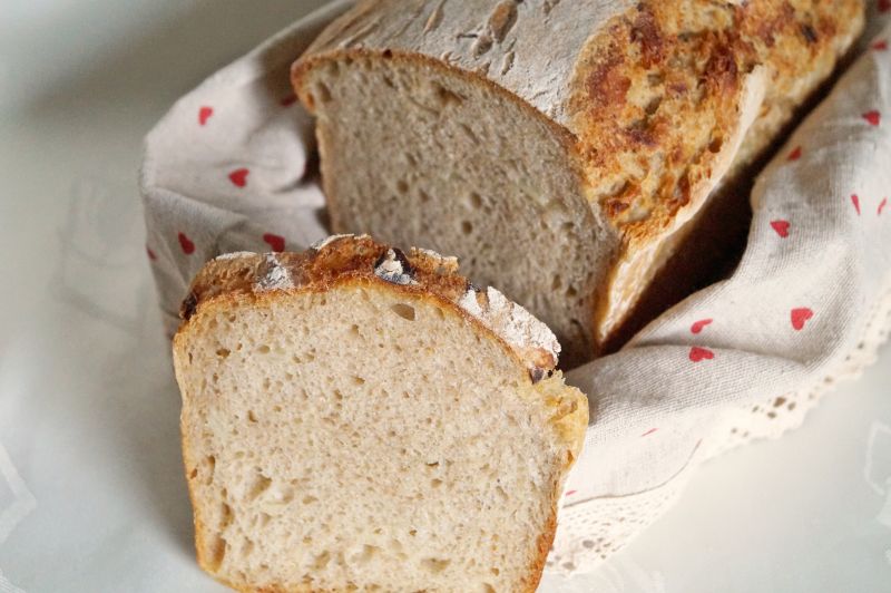 Chleb z cebulą i liściem laurowym