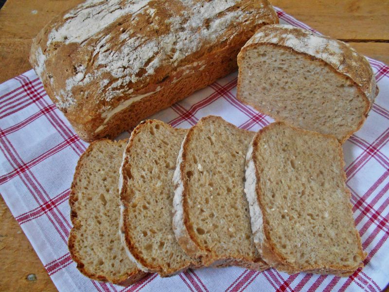 Chleb z cukinią i suszoną cebulą w płatkach Chleb z cukinią i suszoną cebulą w płatkach