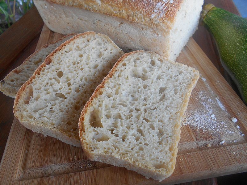 Chleb z cukinią i ziemniakami Chleb z cukinią i ziemniakami