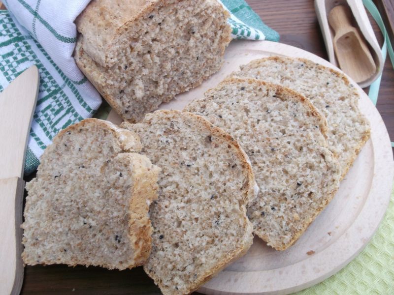 Chleb z czarnuszką,pestkami słonecznika i otrębami Chleb z czarnuszką,pestkami słonecznika i otrębami