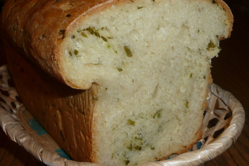 Chleb z czosnkiem niedźwiedzim