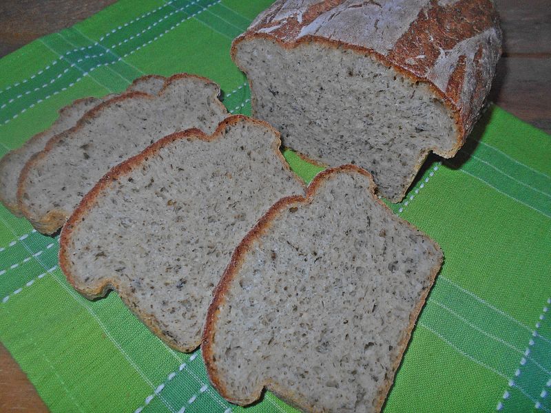 Chleb z czosnkiem niedźwiedzim i kaszą jaglaną Chleb z czosnkiem niedźwiedzim i kaszą jaglaną