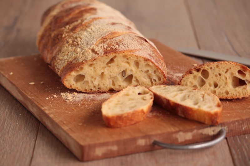 Chleb z dużymi dziurami