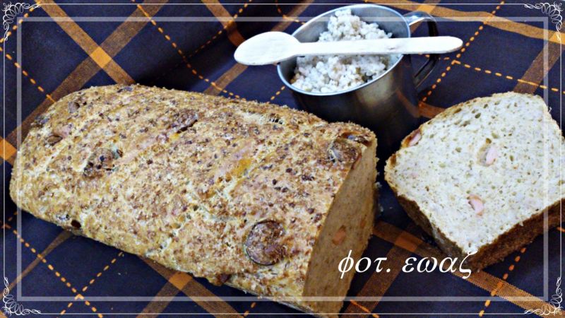 Chleb z kaszą jęczmienną i parówką