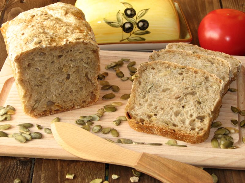Chleb z pestkami dyni i słonecznika