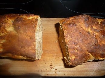 Chleb z pieczarkami, pomidorami i szynką