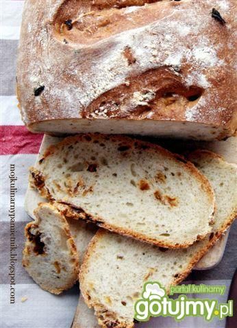 Chleb z pieprzem i prażoną cebulką