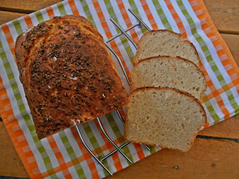 Chleb z płatkami jaglanymi i suszoną cebulą