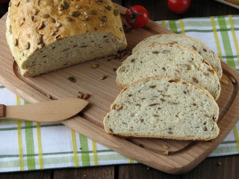 Chleb z prażonymi ziarnami