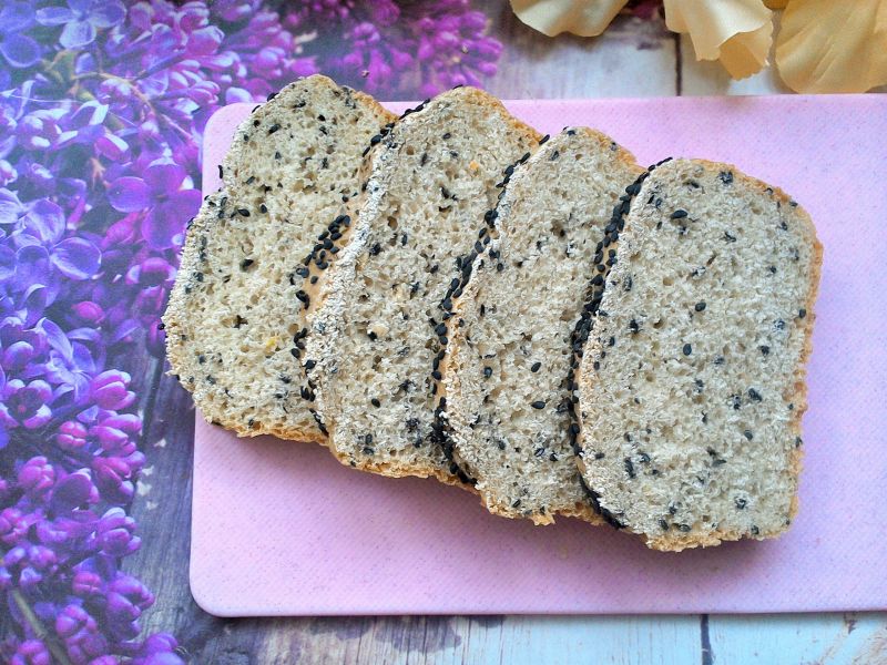 Chleb z soczewicą i sezamem