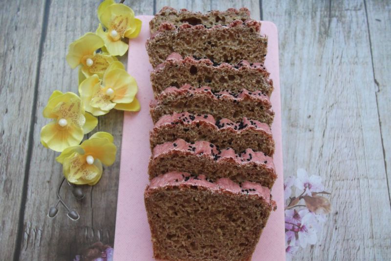 Chleb z sokiem z buraków