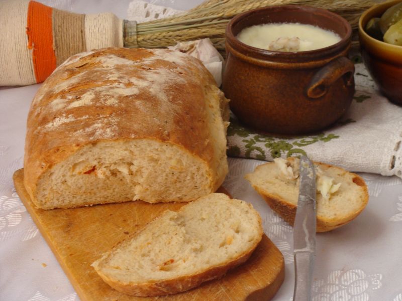 Chleb z suszonymi pomidorami