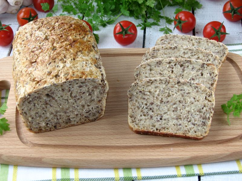 Chleb  z ziarnami na krupczatce Chleb  z ziarnami na krupczatce