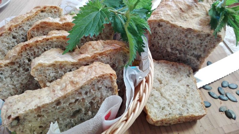 Chleb z ziarnami, otrębami i pokrzywą Chleb z ziarnami, otrębami i pokrzywą