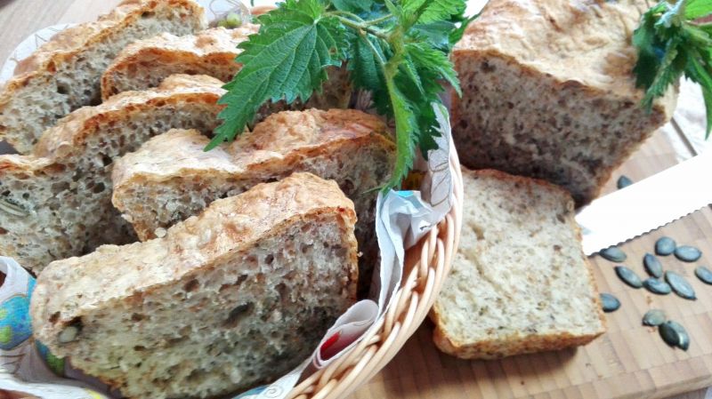 Chleb z ziarnami, otrębami i pokrzywą Chleb z ziarnami, otrębami i pokrzywą