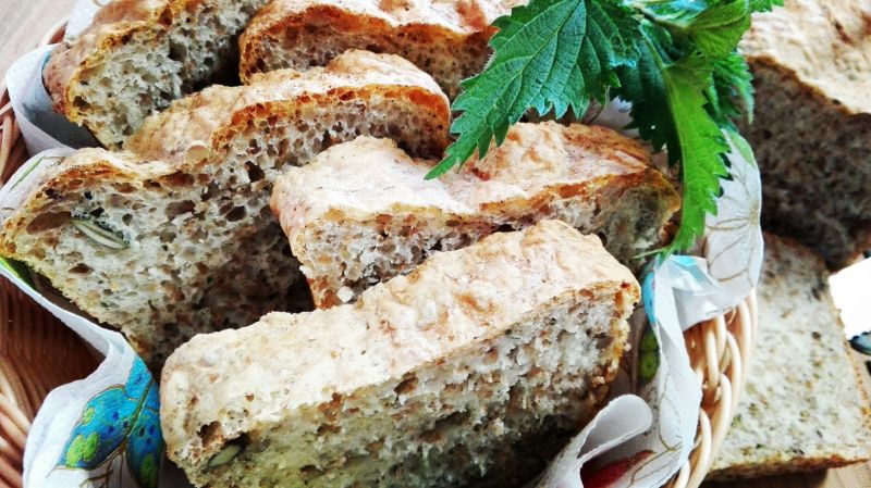 Chleb z ziarnami, otrębami i pokrzywą Chleb z ziarnami, otrębami i pokrzywą