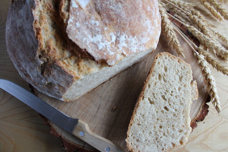 Chleb z ziemniakami i maślanką na zakwasie