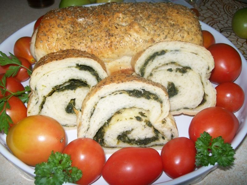 Chleb ze szpinakiem i czosnkiem