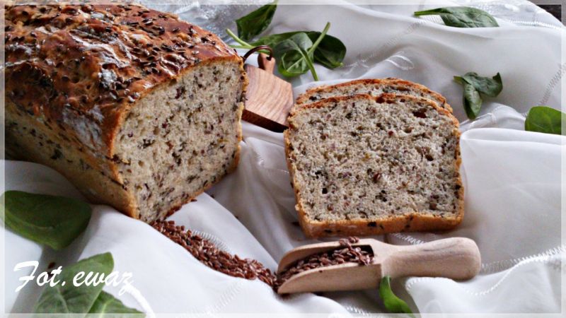 Chleb ze szpinakiem i siemieniem lnianym