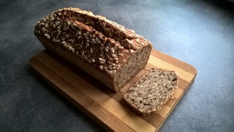 Chleb żytni z ziarnami na zakwasie
