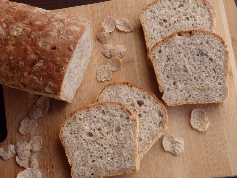 Chlebek drożdżowy z płatkami śniadaniowymi