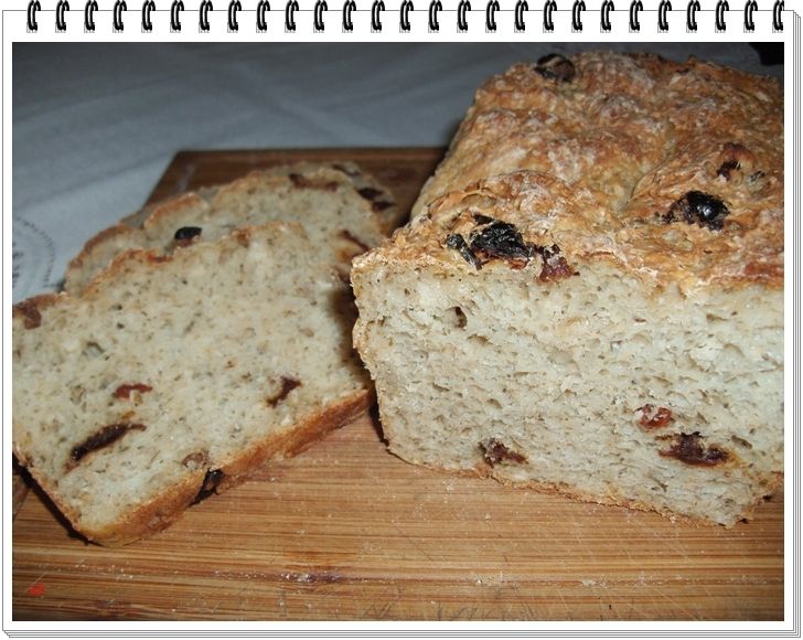 Chlebek Eli z suszonymi pomidorami i bazylią