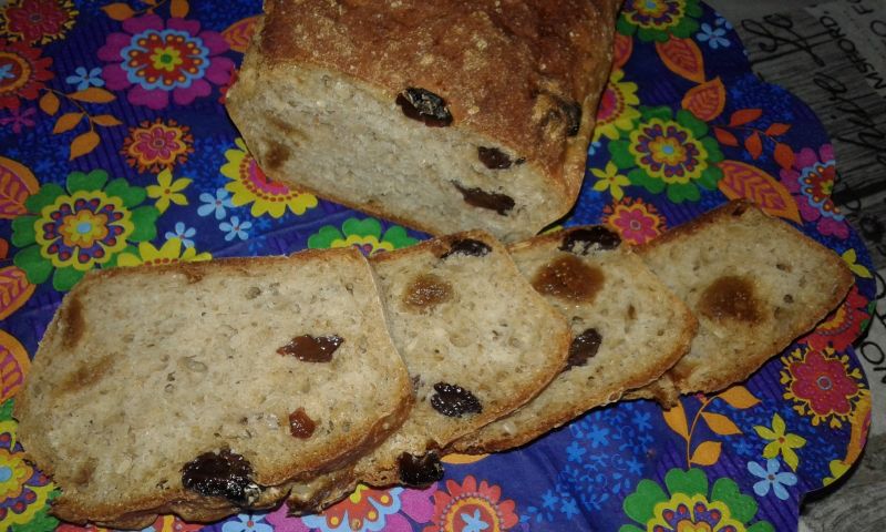 Chlebek figowo - rodzynkowy