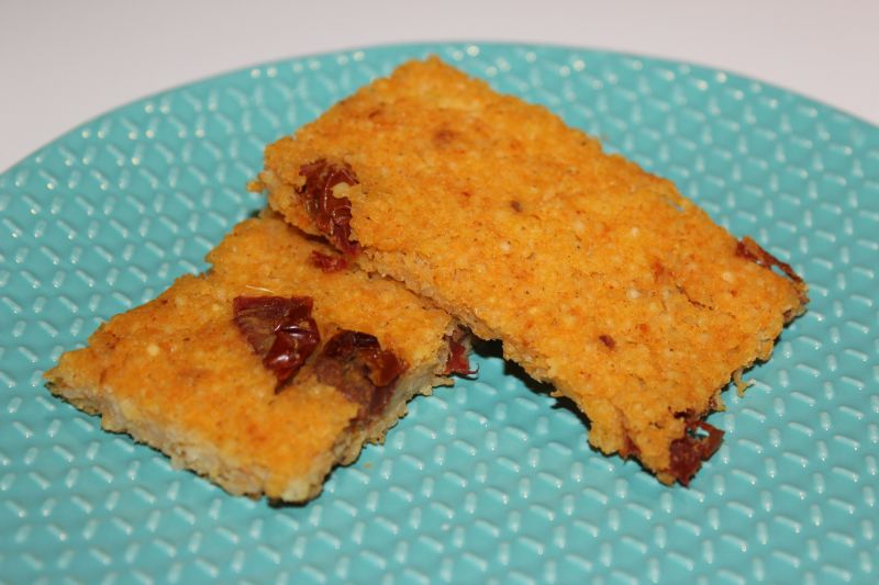 Chlebek jaglany z suszonymi pomidorami