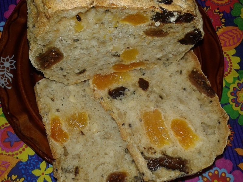 Chlebek morelowo - śliwkowo - figowy z orzechami Chlebek morelowo - śliwkowo - figowy z orzechami