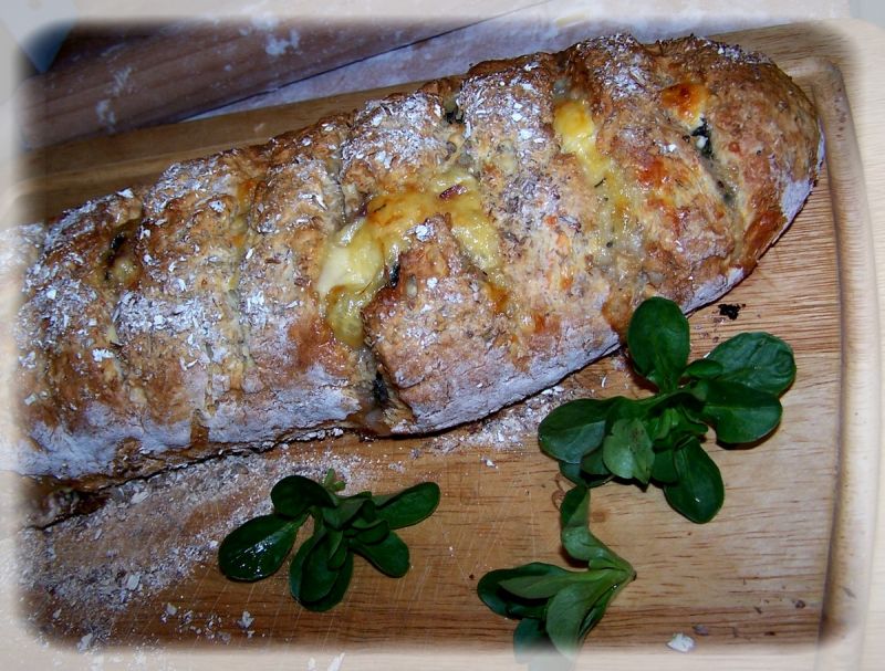 Chlebek nadziewany pokrzywą, fetą i roszponką Chlebek nadziewany pokrzywą, fetą i roszponką