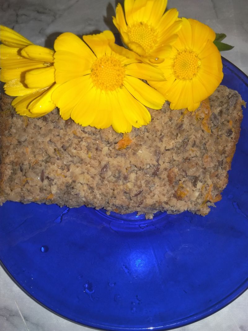 Chlebek nagietkowy orzechowy