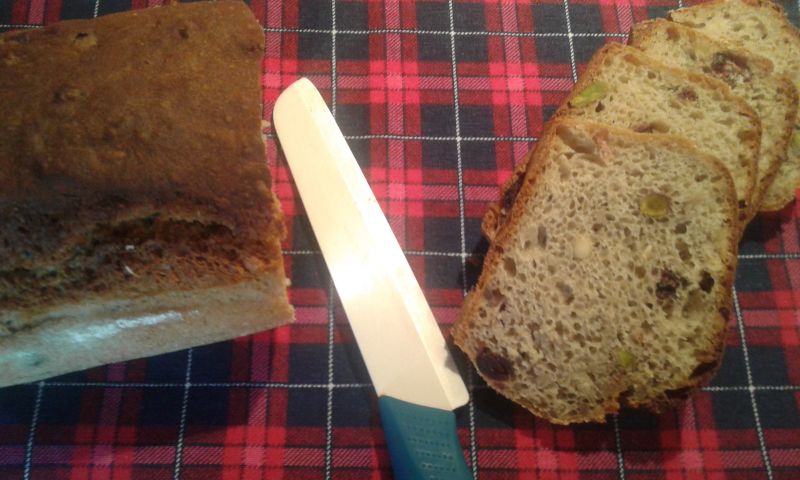 Chlebek pistacjowo - piniowy na mące chlebowej Chlebek pistacjowo - piniowy na mące chlebowej