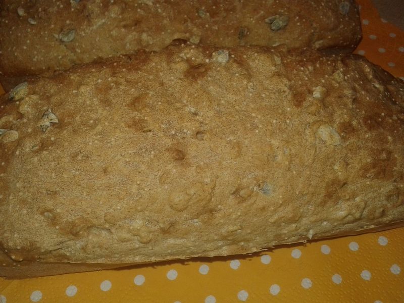 Chlebek pszenno - orkiszowy z ziarnami