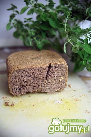 Chlebek razowy z maszyny wypiekającej