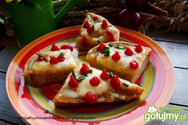 Chlebek w cieście z serkiem  Chlebek w cieście z serkiem
