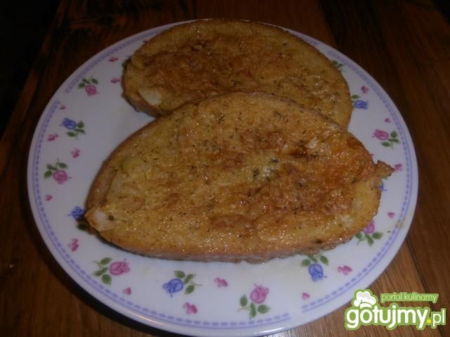 Chlebek w jajku z cebulką