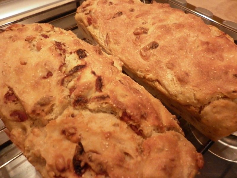 Chlebek z jagodami goji i orzeszkami piniowymi Chlebek z jagodami goji i orzeszkami piniowymi