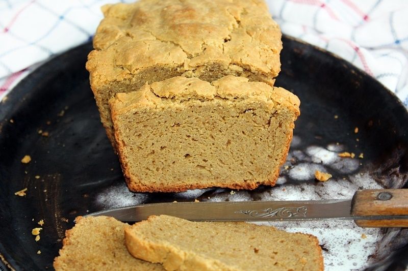 Chlebek z masła orzechowego bez mąki i nabiału