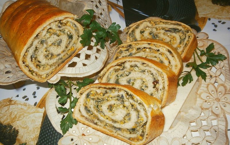 Chlebek z nadzieniem jajeczno-cebulowo-ziołowym Chlebek z nadzieniem jajeczno-cebulowo-ziołowym