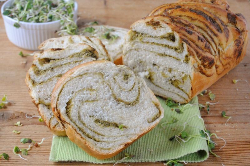 Chlebek  z pesto Chlebek  z pesto