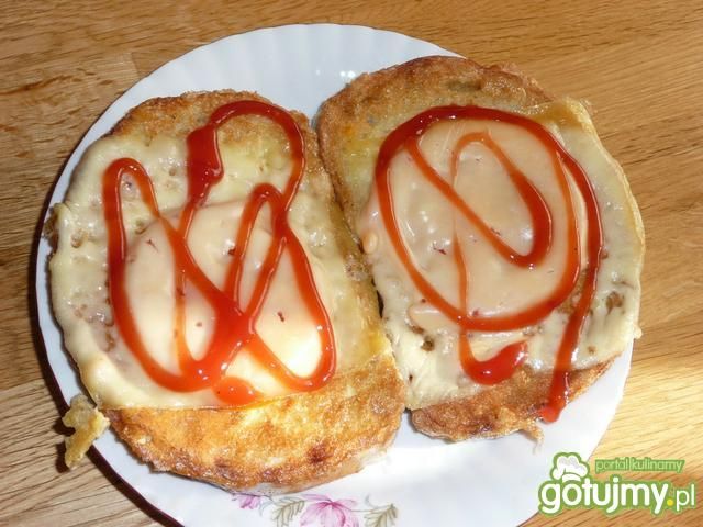 Chlebek z pomidorem i żółtym serem  Chlebek z pomidorem i żółtym serem