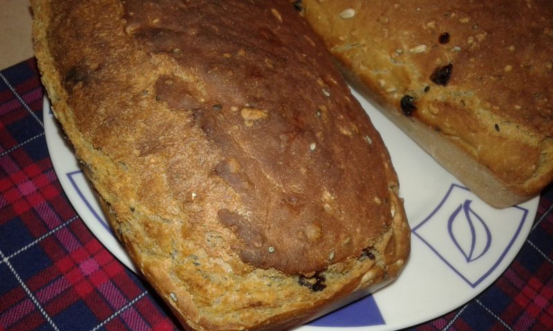 Chlebek z ziarnami na mące chlebowej